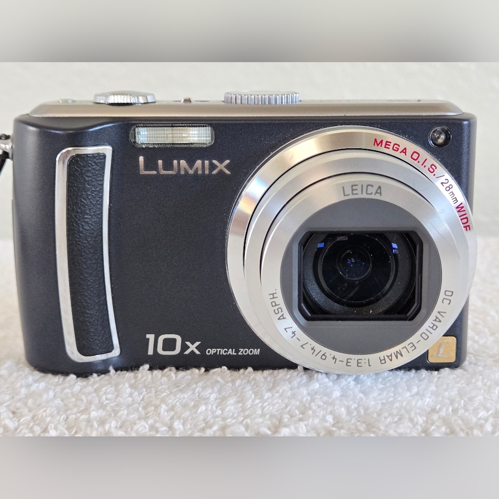 Panasonic Lumix DMC-TZ4 8.1MP Digital Camera 2 Batteries Charger SD Card TESTED